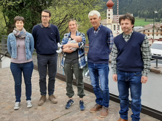 Auf dem Bild v.l.n.r.: Der neugewählte Ortsausschuss Renate Villgrattner, Georg Aichner, Evelyn Patzleiner, Markus Pfeifer, Christian Perathoner